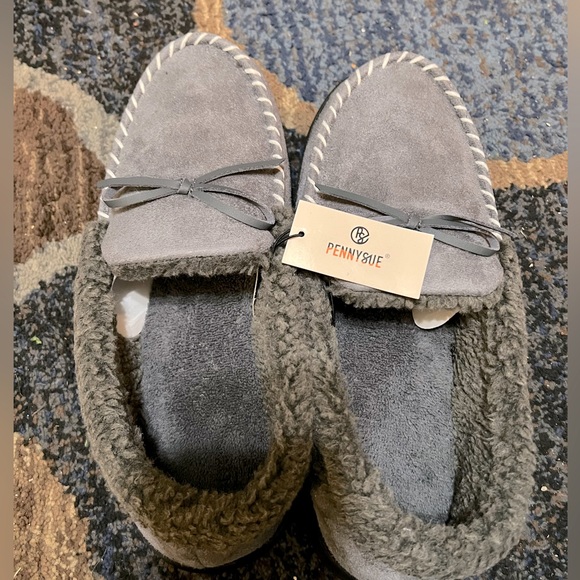 Men’s shoe slipper size 9/10 grey moccasins penny sue brand. - Picture 1 of 2